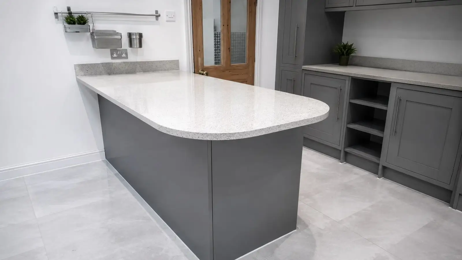 Large-format porcelain tiles in a kitchen
