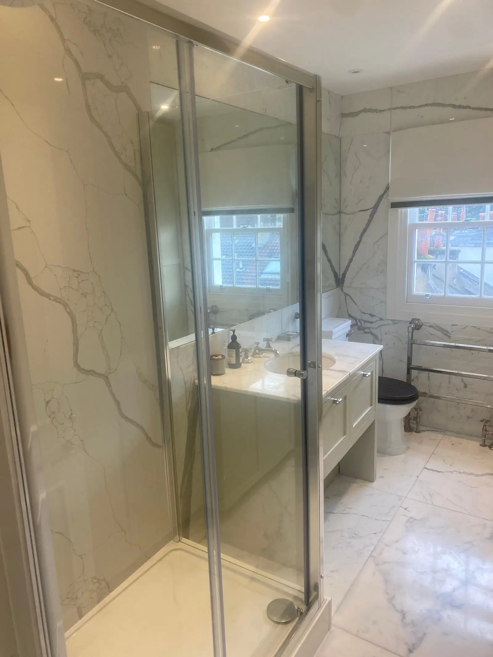 Marble-effect shower enclosure